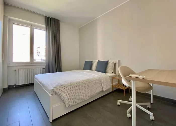 Lejlighed Bright 4-bedroom Near San Siro *