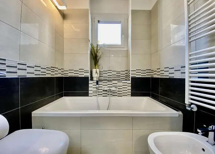 Bright 4-bedroom Near San Siro Lejlighed