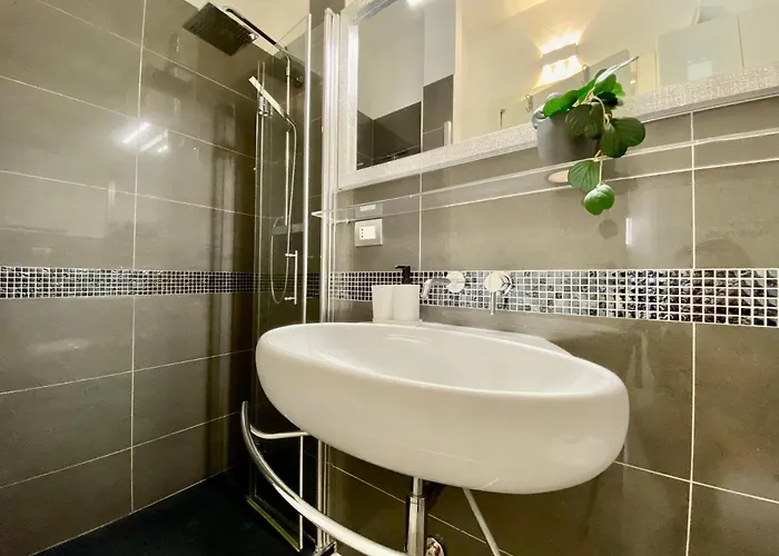 Bright 4-bedroom Near San Siro * Milano