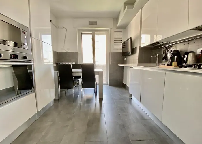 Bright 4-bedroom Near San Siro Milano