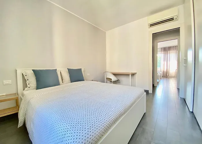 Lejlighed Bright 4-bedroom Near San Siro *